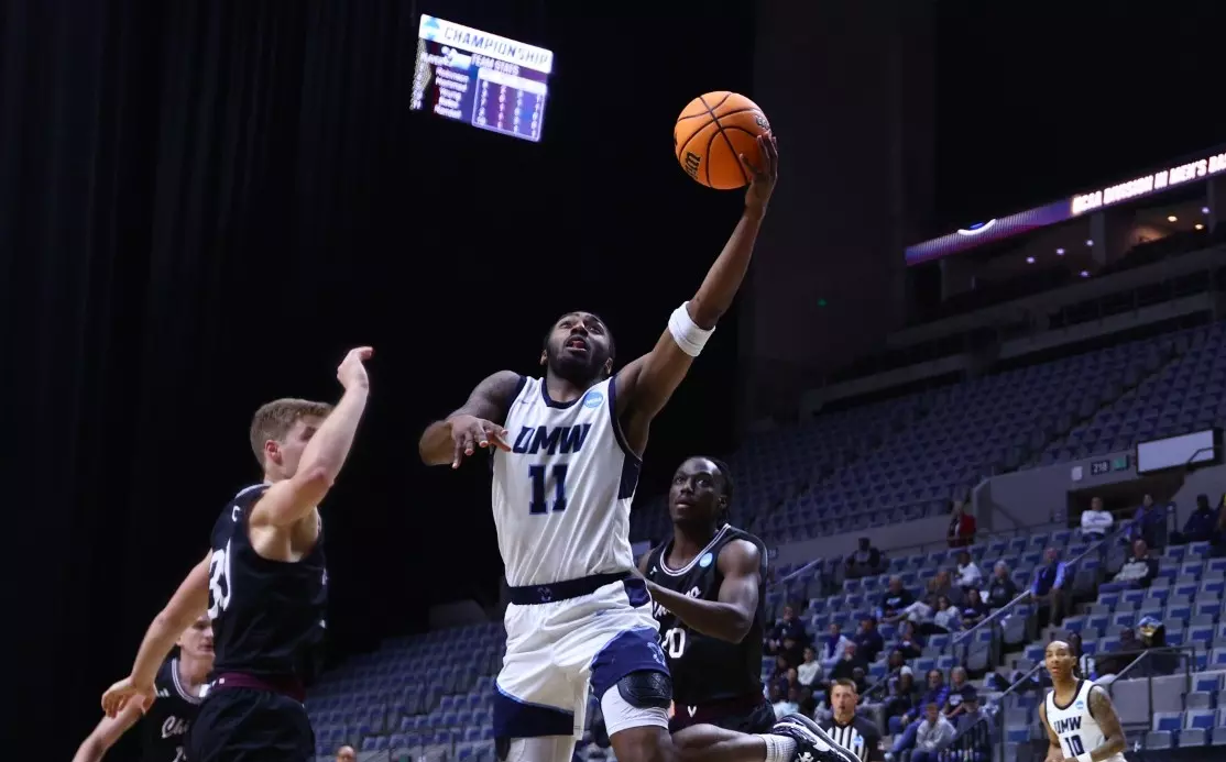 Randall's 22 Points Leads UMW Past Chicago, 81-73; Eagles Advance to First Final Four